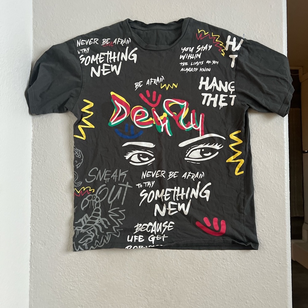 Graffiti graphic t shirt